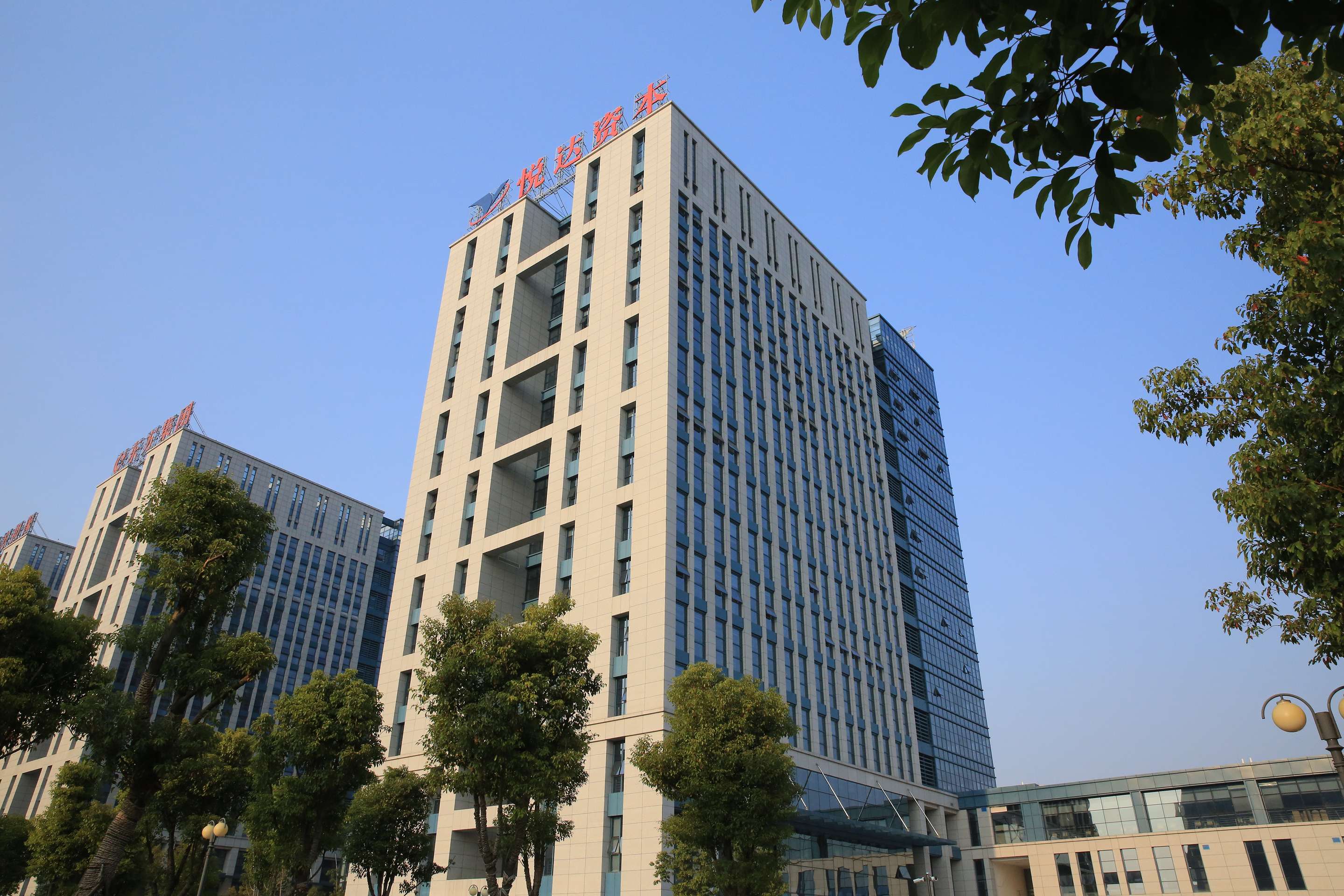 YH533388银河资本-_眸目压缩.jpg